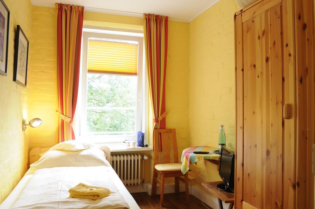 Hotel Zur Alten Stadtmauer Любек Стая снимка