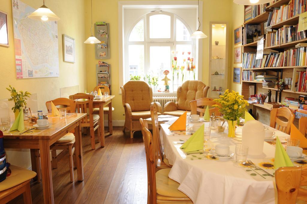 Hotel Zur Alten Stadtmauer Любек Екстериор снимка