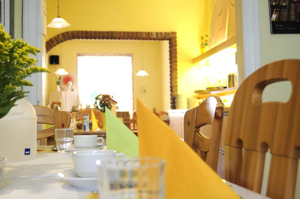 Hotel Zur Alten Stadtmauer Любек Екстериор снимка