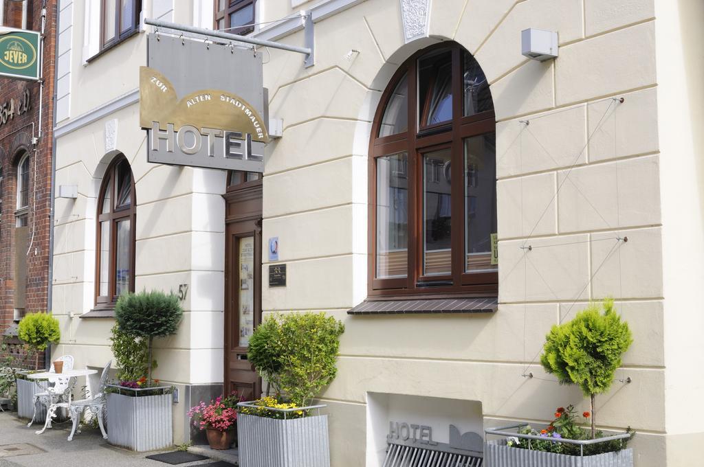 Hotel Zur Alten Stadtmauer Любек Екстериор снимка