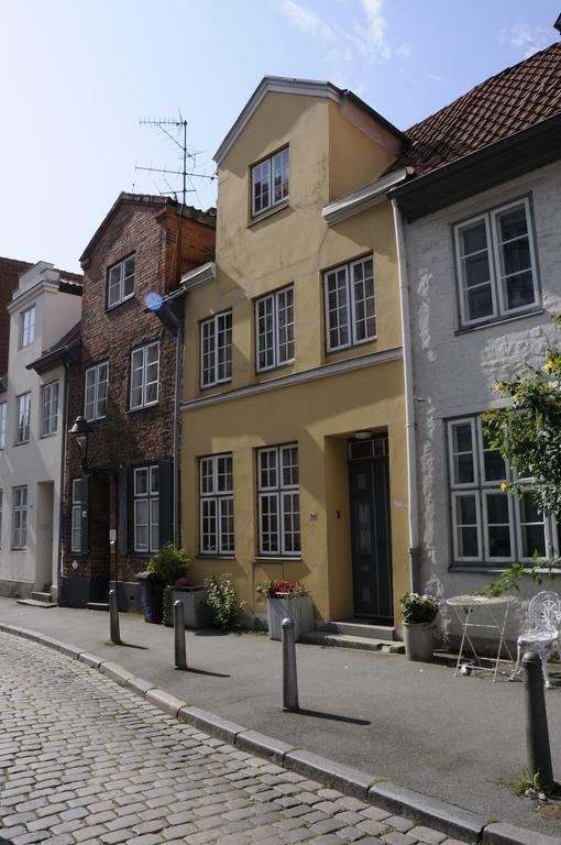 Hotel Zur Alten Stadtmauer Любек Стая снимка